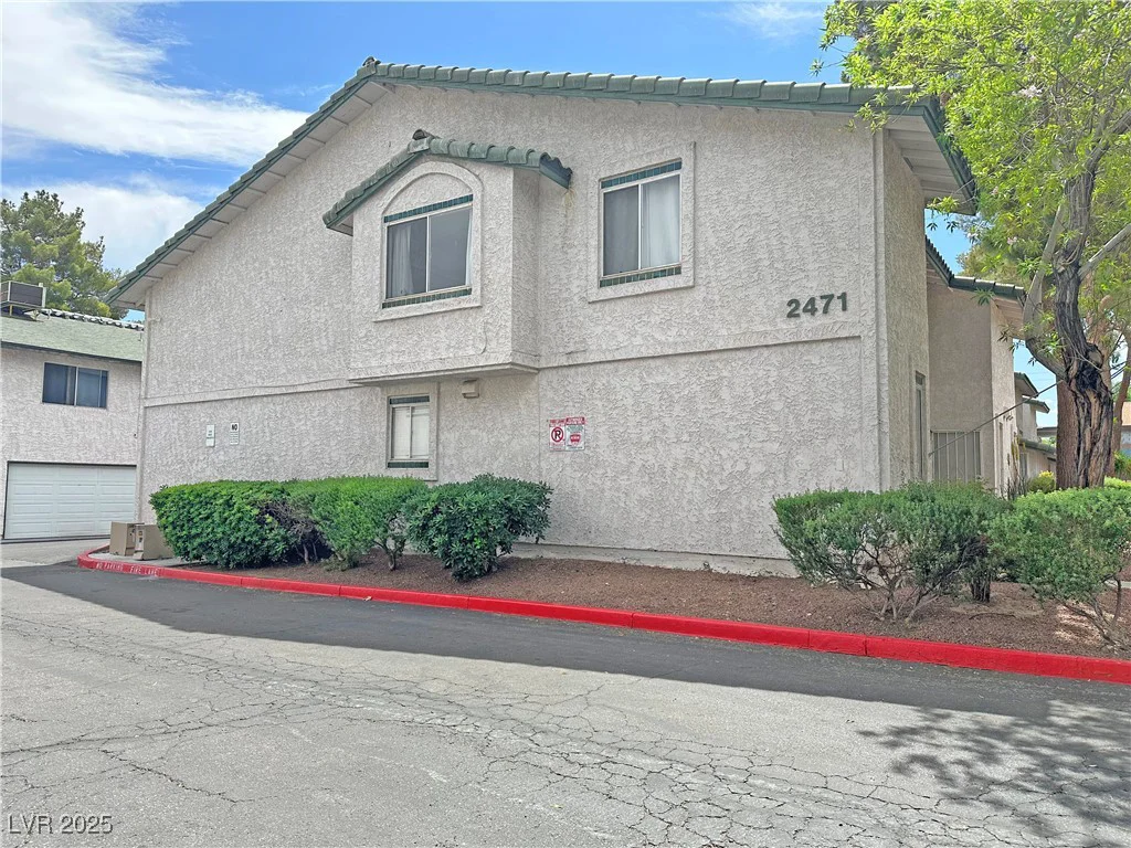 2471 Old Forge, Las Vegas, NV 89121
