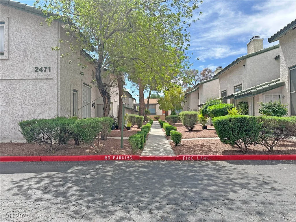 2471 Old Forge, Las Vegas, NV 89121