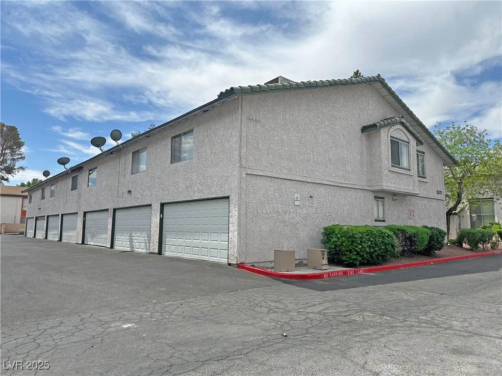2471 Old Forge, Las Vegas, NV 89121