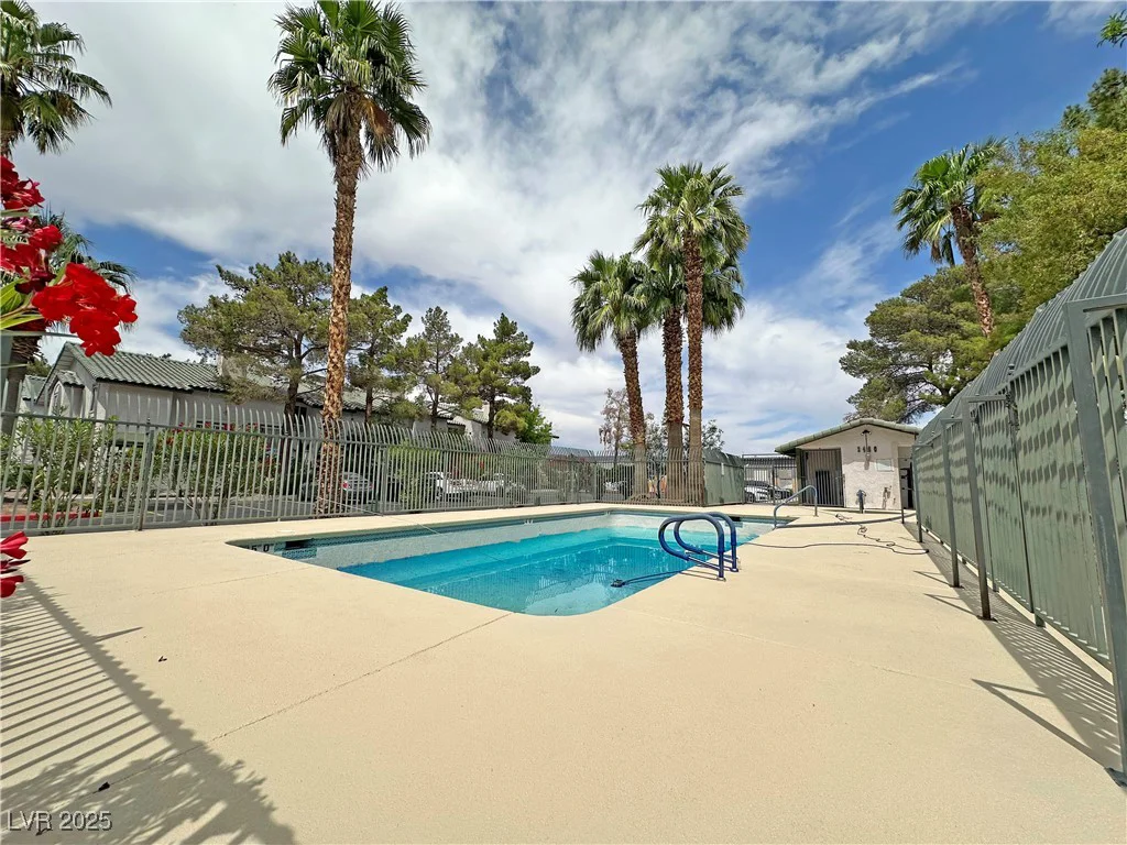 2471 Old Forge, Las Vegas, NV 89121