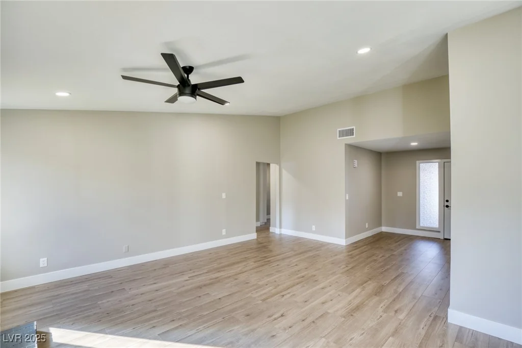 1943 Hallwood, Las Vegas, NV 89119