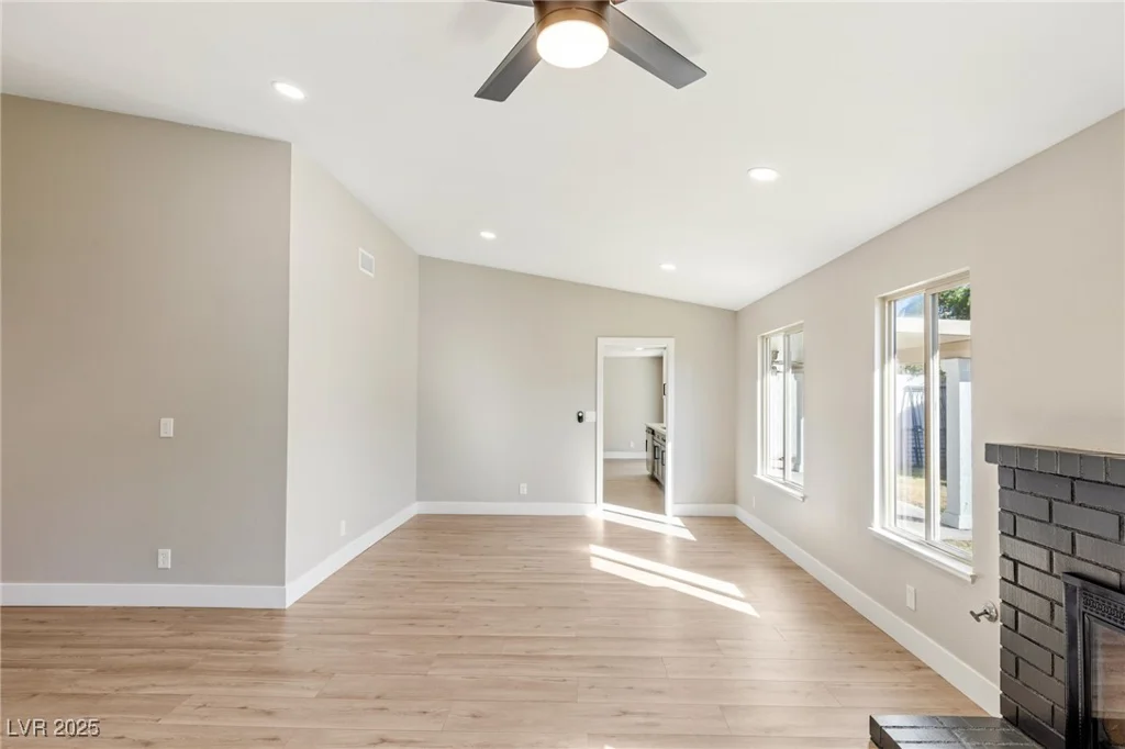 1943 Hallwood, Las Vegas, NV 89119