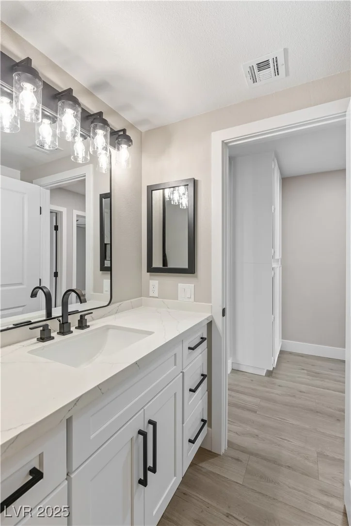 1943 Hallwood, Las Vegas, NV 89119