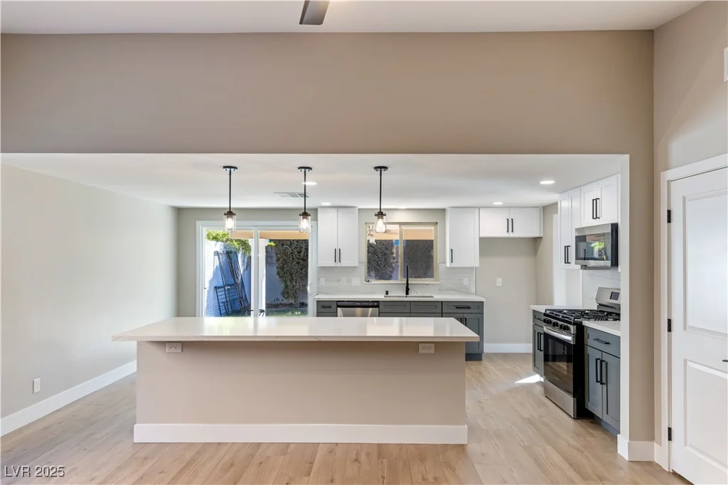 1943 Hallwood, Las Vegas, NV 89119