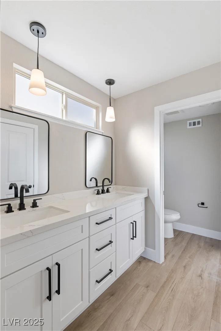 1943 Hallwood, Las Vegas, NV 89119