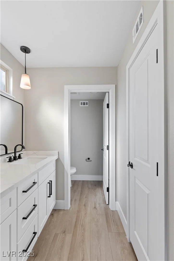 1943 Hallwood, Las Vegas, NV 89119