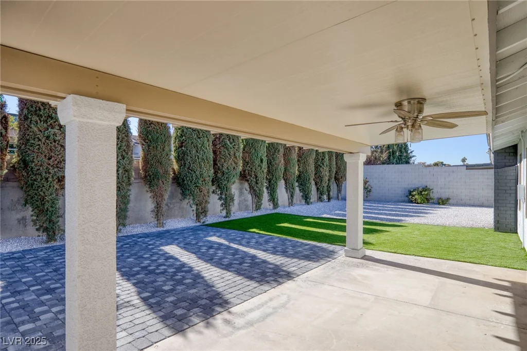 1943 Hallwood, Las Vegas, NV 89119