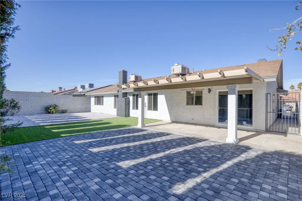 1943 Hallwood, Las Vegas, NV 89119