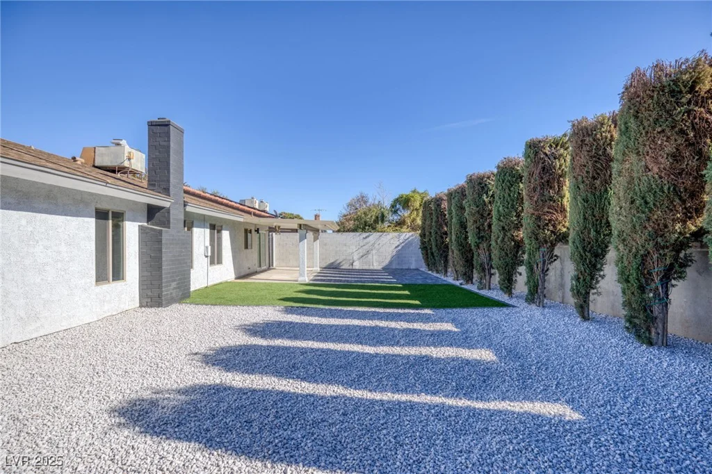 1943 Hallwood, Las Vegas, NV 89119