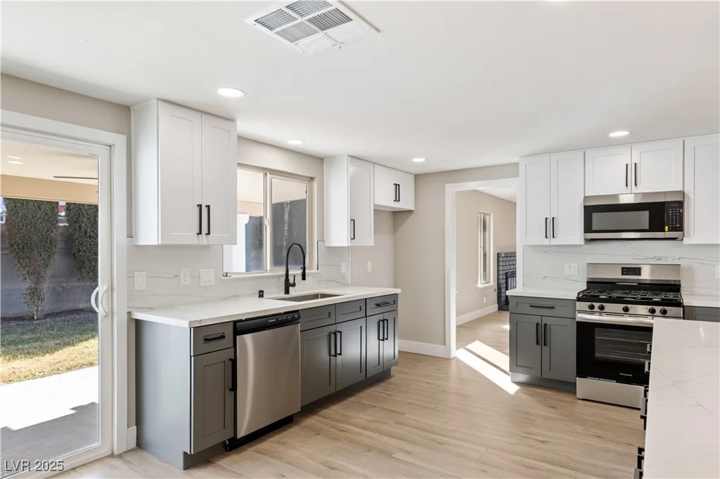 1943 Hallwood, Las Vegas, NV 89119