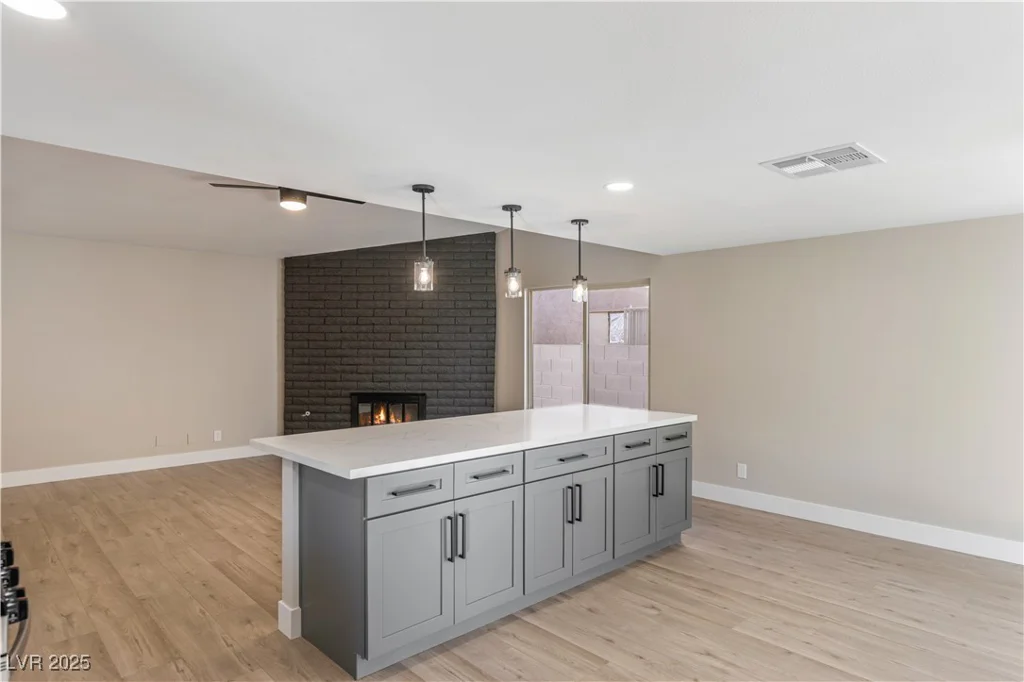 1943 Hallwood, Las Vegas, NV 89119