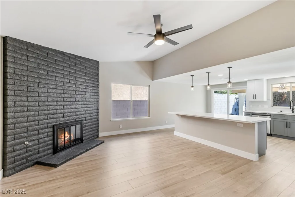 1943 Hallwood, Las Vegas, NV 89119