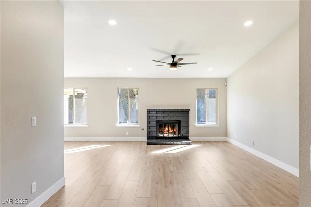 1943 Hallwood, Las Vegas, NV 89119