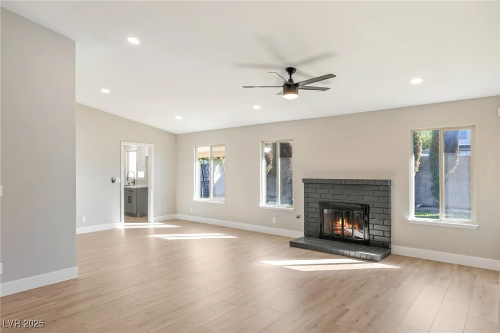 1943 Hallwood, Las Vegas, NV 89119