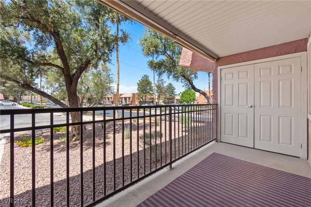 5185 Indian River, Las Vegas, NV 89103