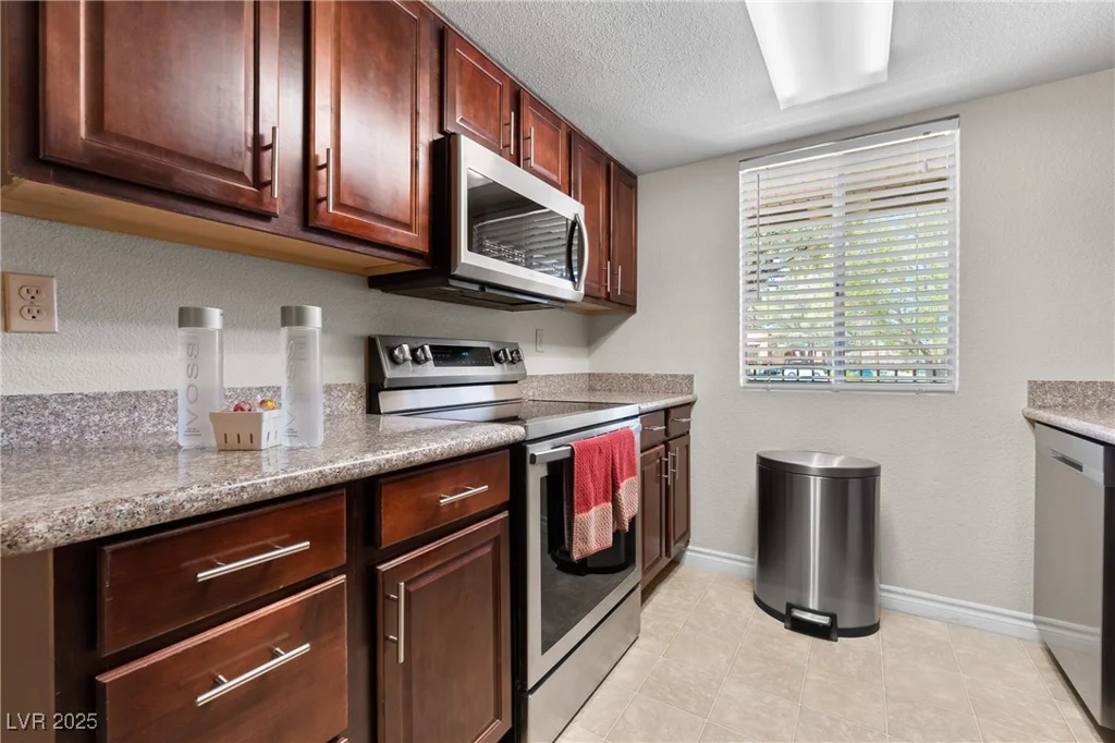 5185 Indian River, Las Vegas, NV 89103