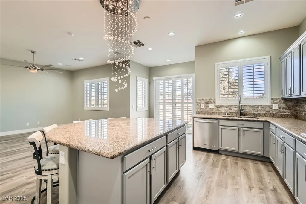5790 Douglas Everett, Las Vegas, NV 89120