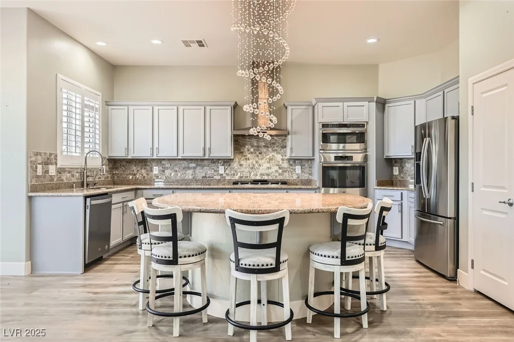5790 Douglas Everett, Las Vegas, NV 89120