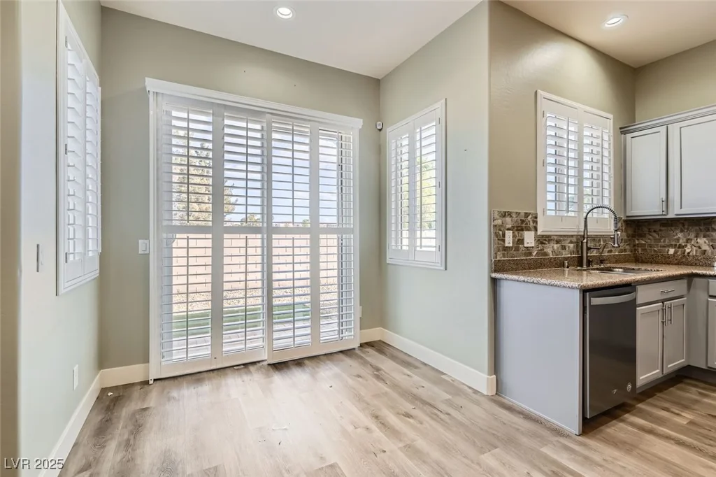 5790 Douglas Everett, Las Vegas, NV 89120