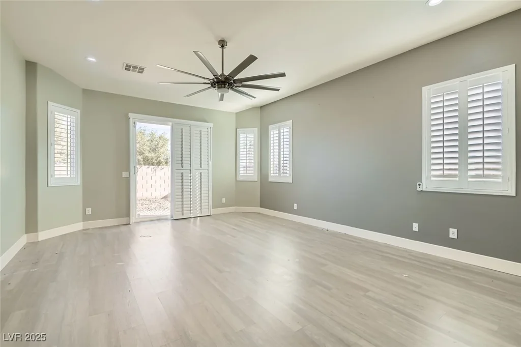 5790 Douglas Everett, Las Vegas, NV 89120