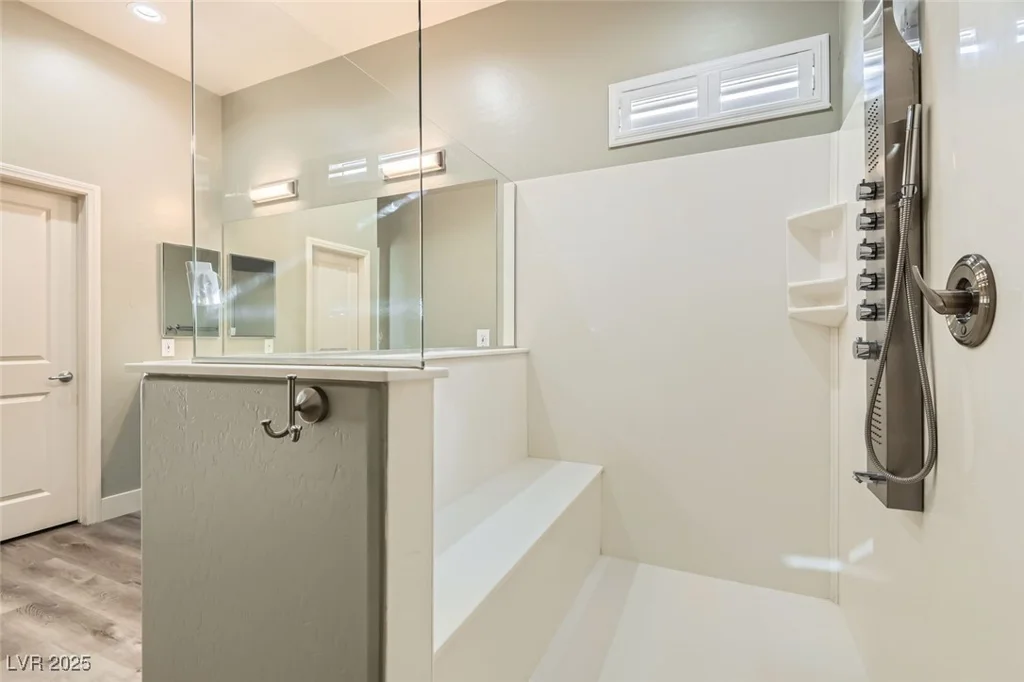 5790 Douglas Everett, Las Vegas, NV 89120
