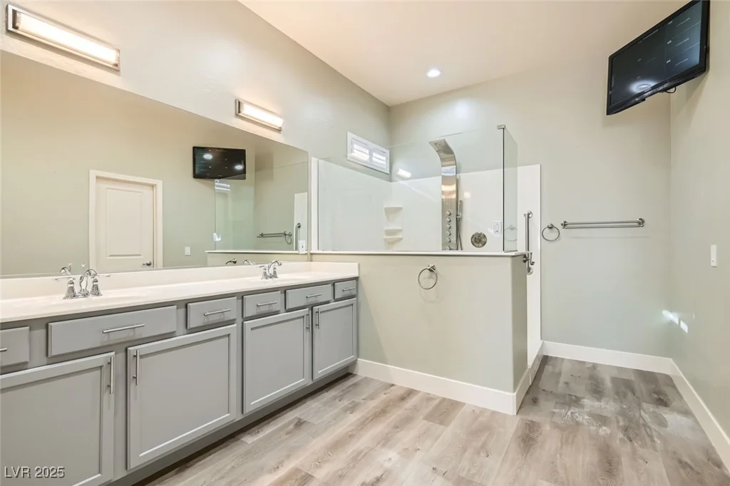 5790 Douglas Everett, Las Vegas, NV 89120