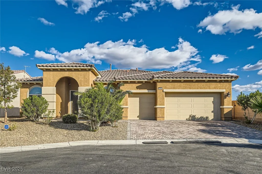 5790 Douglas Everett, Las Vegas, NV 89120