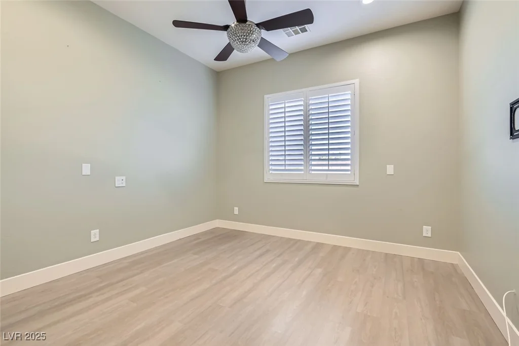 5790 Douglas Everett, Las Vegas, NV 89120