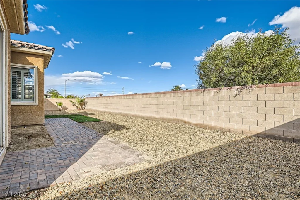 5790 Douglas Everett, Las Vegas, NV 89120