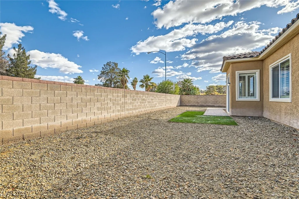 5790 Douglas Everett, Las Vegas, NV 89120