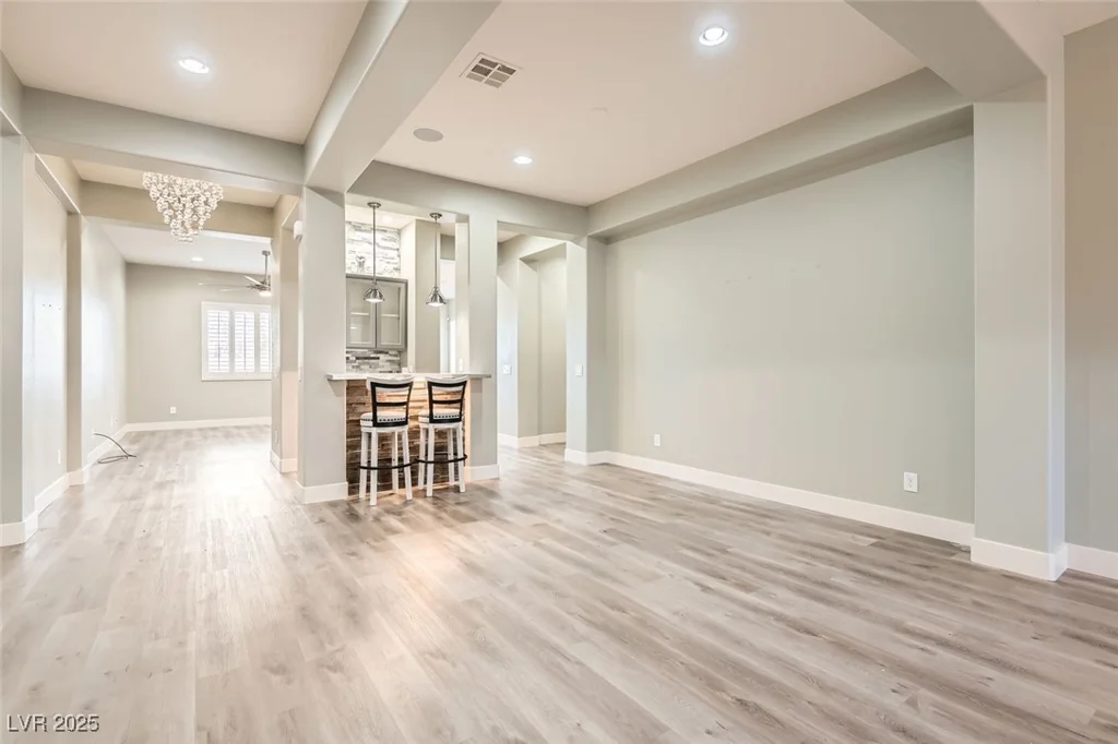 5790 Douglas Everett, Las Vegas, NV 89120