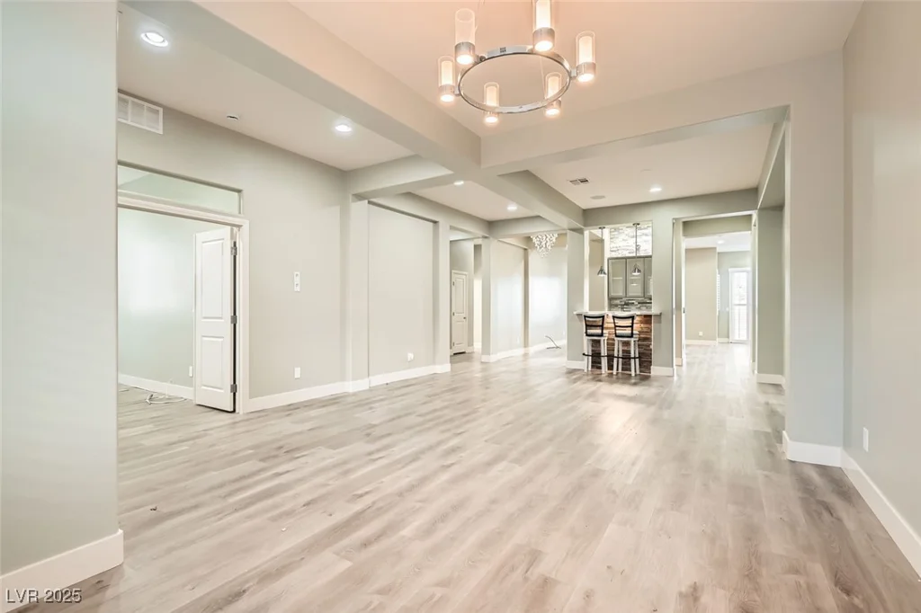 5790 Douglas Everett, Las Vegas, NV 89120