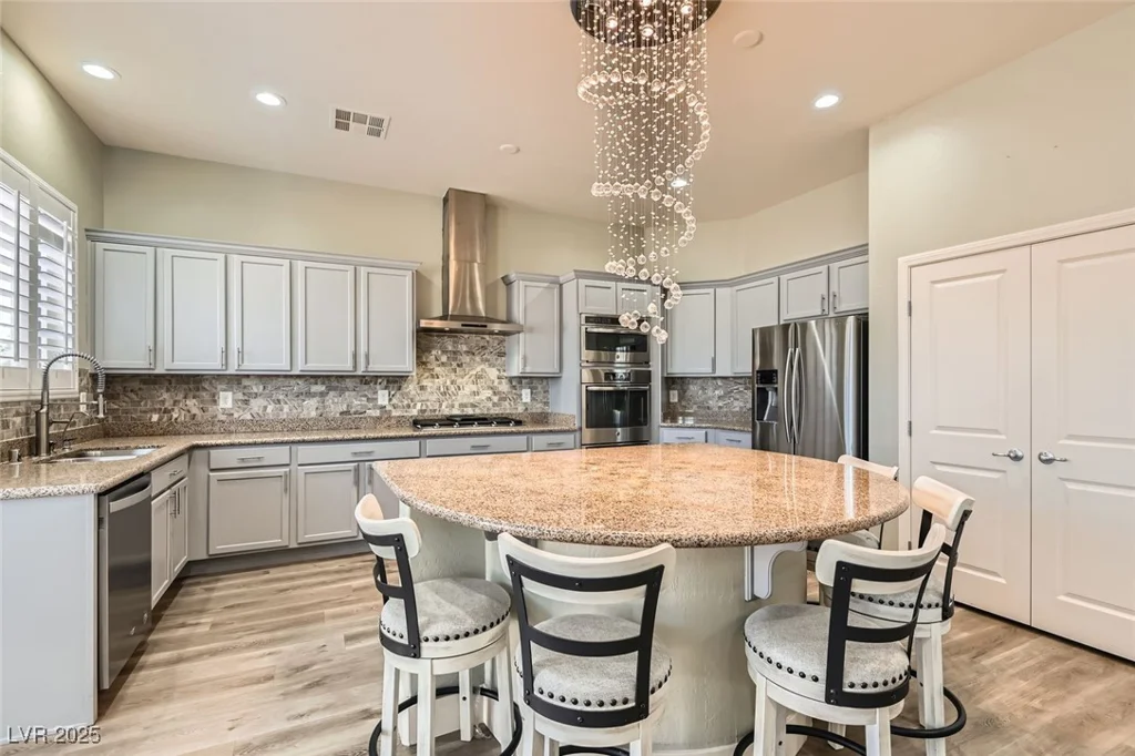 5790 Douglas Everett, Las Vegas, NV 89120