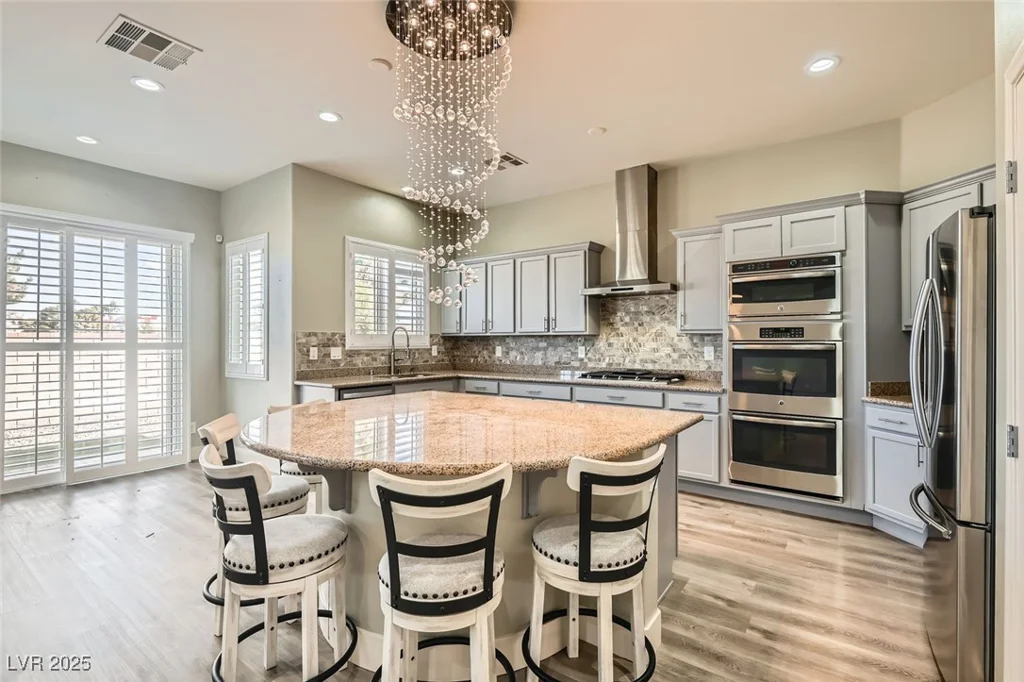 5790 Douglas Everett, Las Vegas, NV 89120