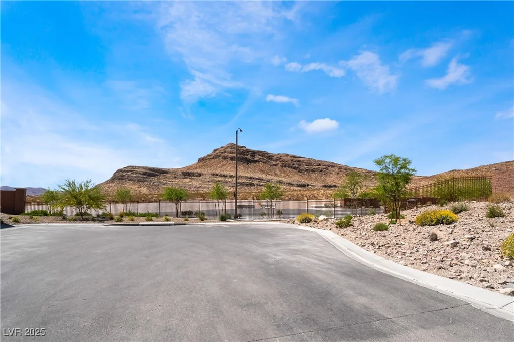 9565 Camelback Creek, Las Vegas, NV 89178