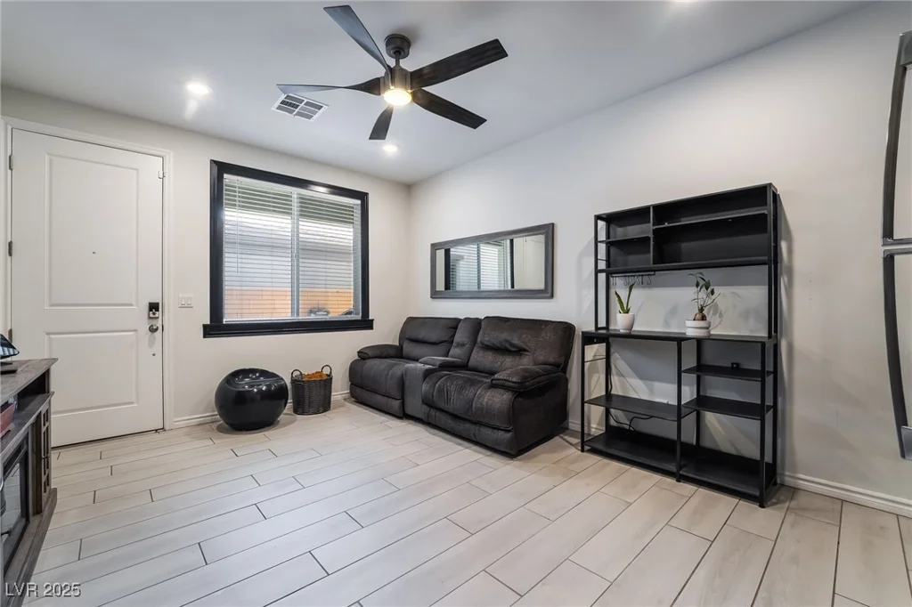 9565 Camelback Creek, Las Vegas, NV 89178