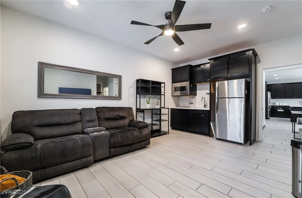 9565 Camelback Creek, Las Vegas, NV 89178