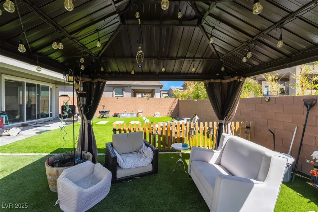 9565 Camelback Creek, Las Vegas, NV 89178