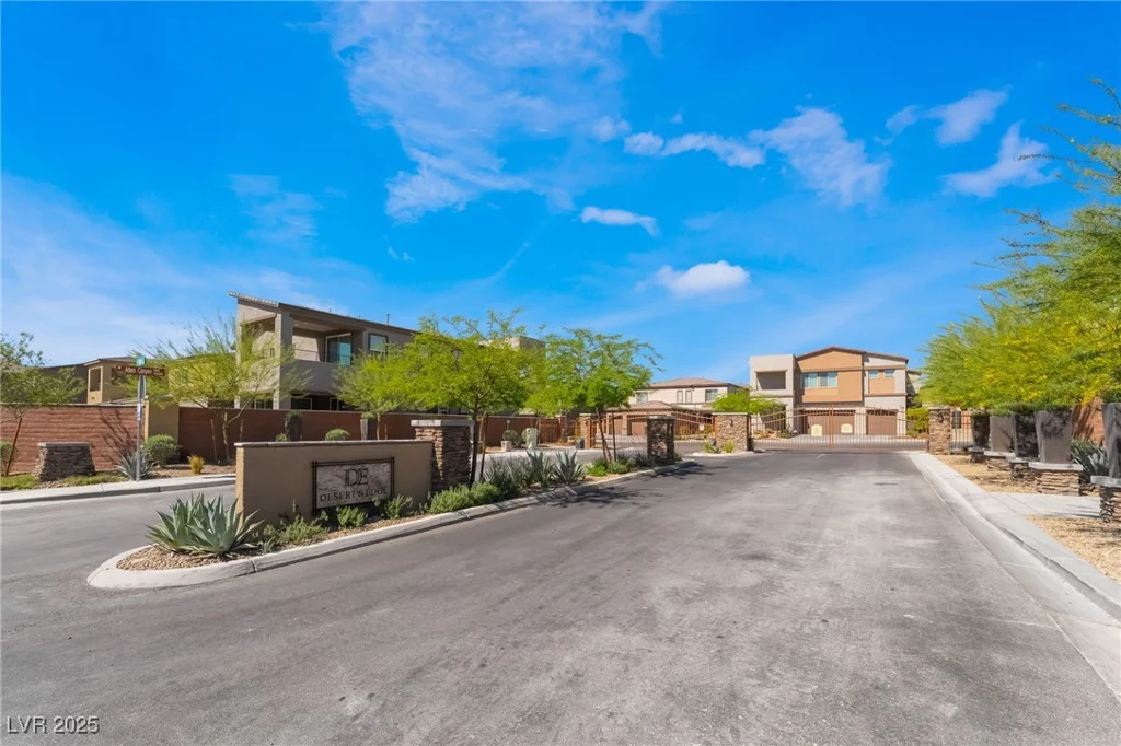 9565 Camelback Creek, Las Vegas, NV 89178