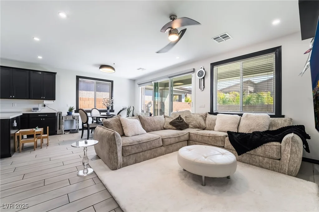 9565 Camelback Creek, Las Vegas, NV 89178