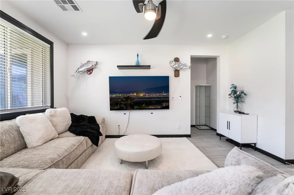9565 Camelback Creek, Las Vegas, NV 89178