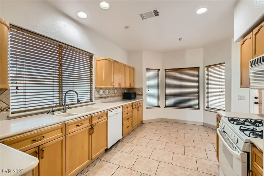3525 Tuscany Village, Las Vegas, NV 89129
