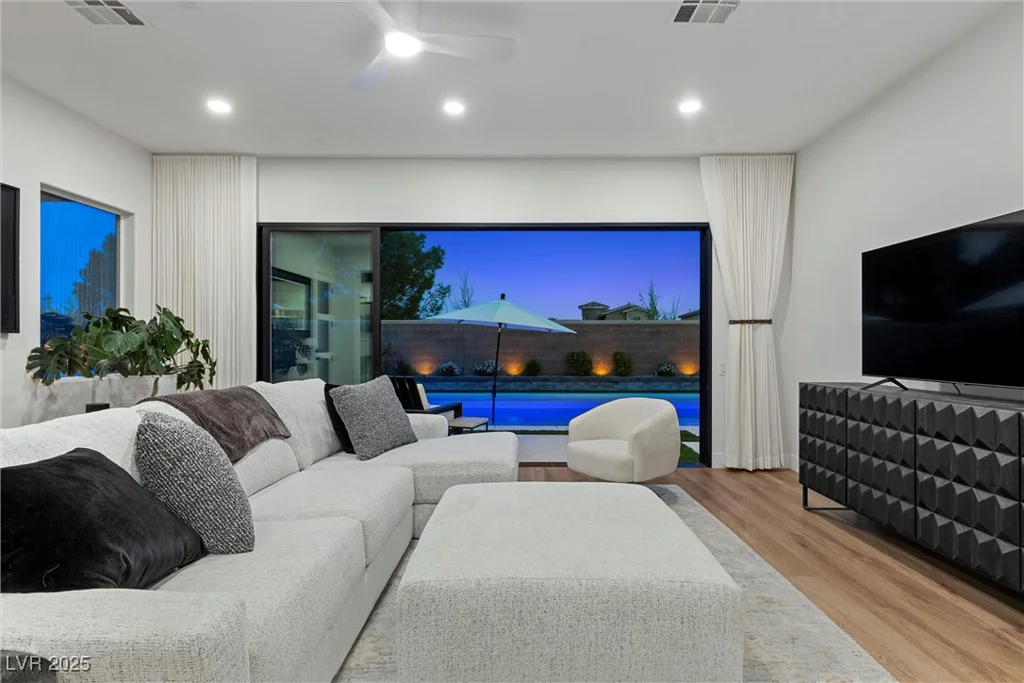 940 Viscanio, Las Vegas, NV 89138