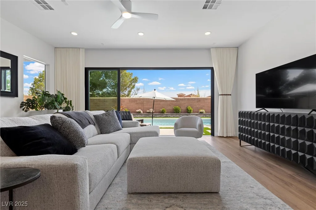 940 Viscanio, Las Vegas, NV 89138