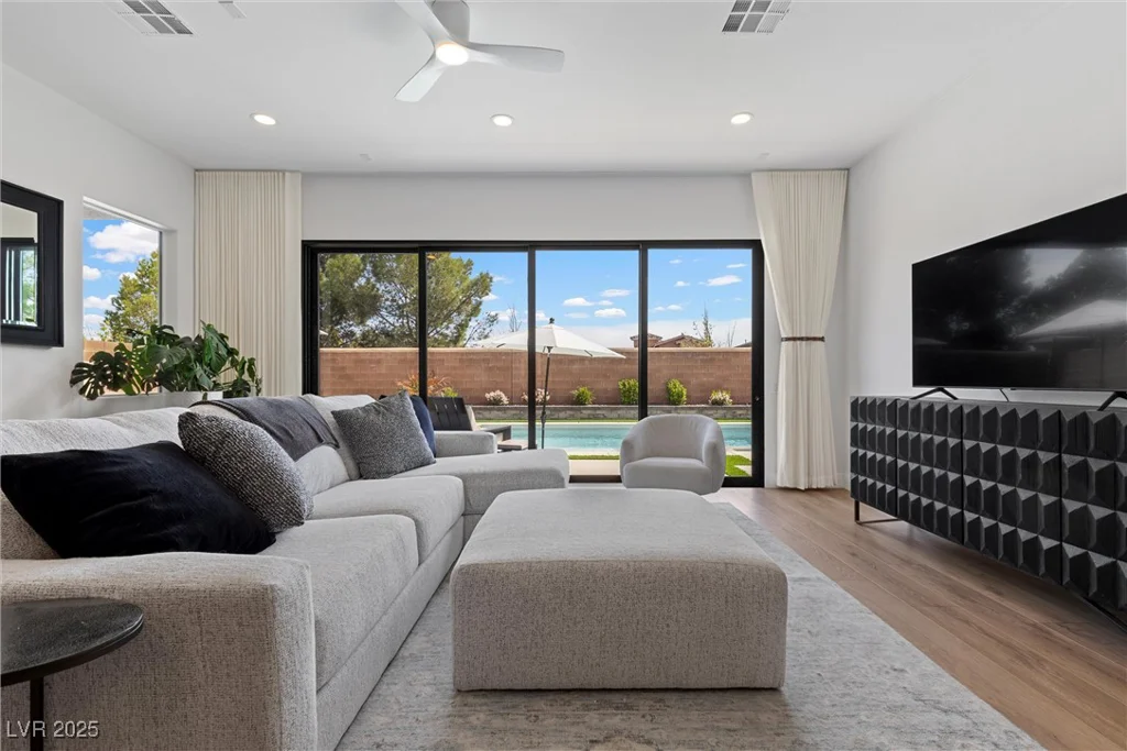 940 Viscanio, Las Vegas, NV 89138