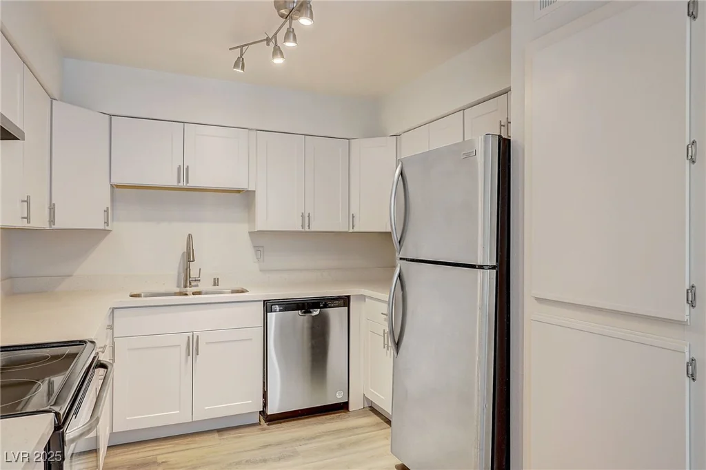 3151 Soaring Gulls, Las Vegas, NV 89128
