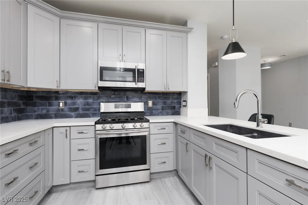 689 Principle Point, Henderson, NV 89012