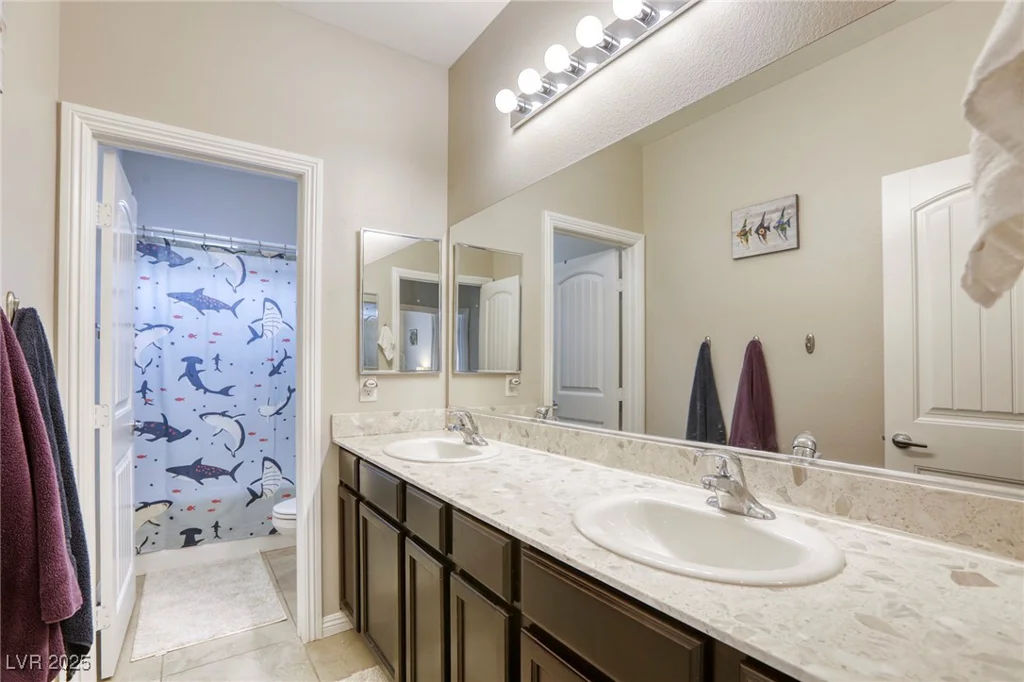 8137 Crushed Velvet, Las Vegas, NV 89166