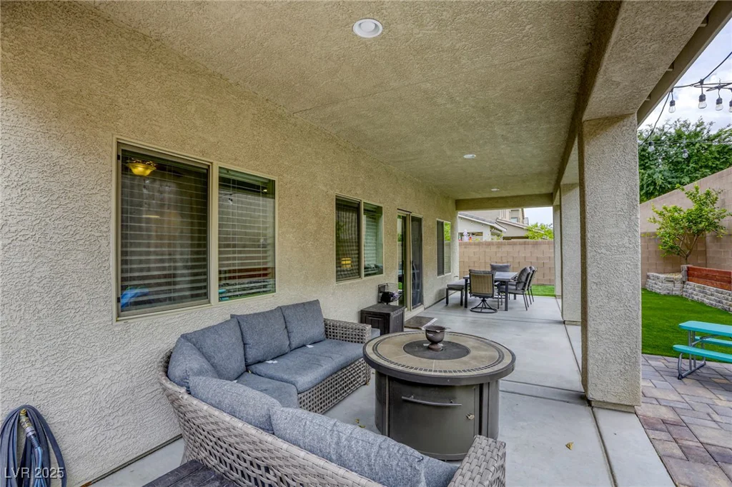 8137 Crushed Velvet, Las Vegas, NV 89166
