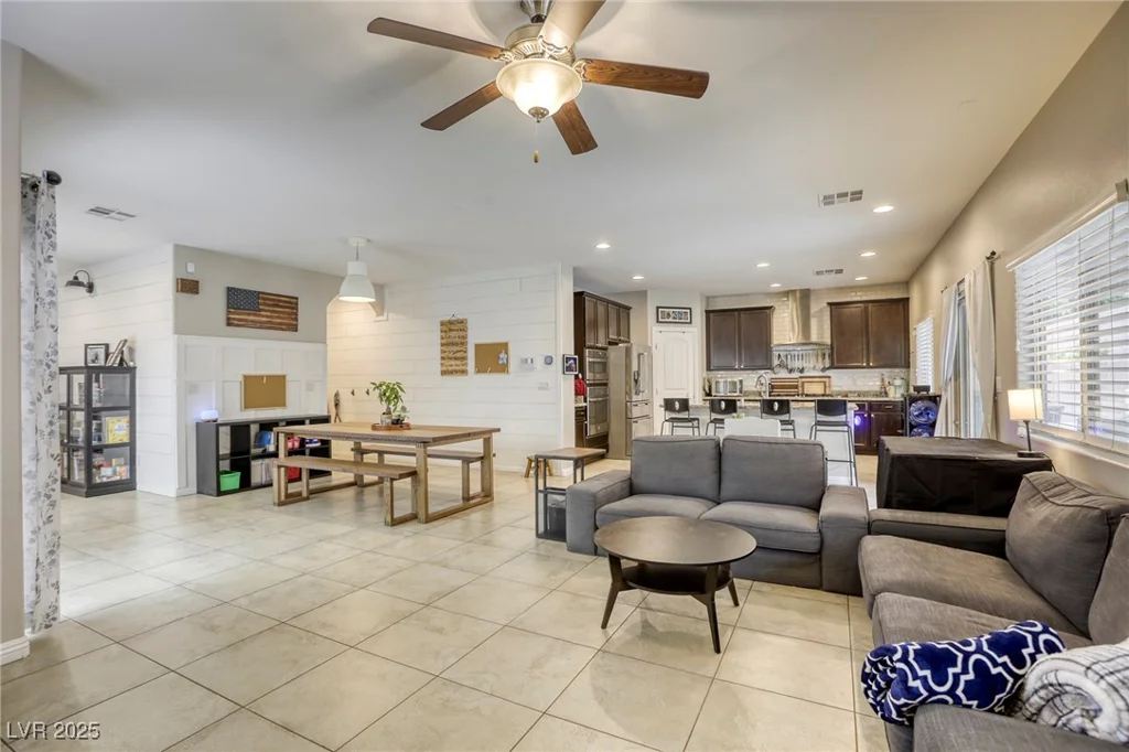 8137 Crushed Velvet, Las Vegas, NV 89166